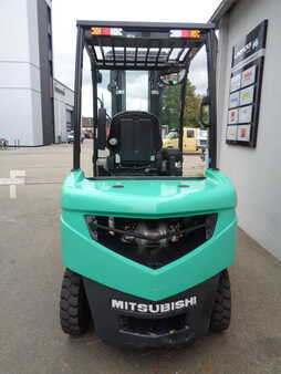 Carrelli elevatori diesel 2021  Mitsubishi FD25N3 (2)