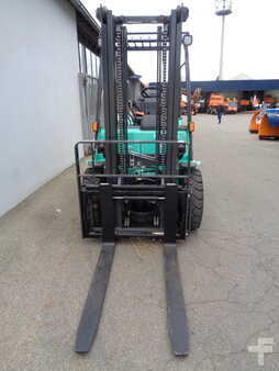 Carrelli elevatori diesel 2022  Mitsubishi FD30N3 (2)