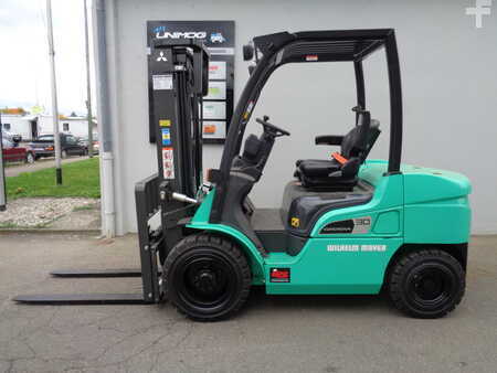 Carrelli elevatori diesel 2022  Mitsubishi FD30N3 (1)