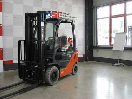 Empilhador a gás 2023 Toyota 02-8FGF18 - II (1)