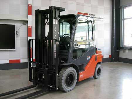 Empilhador a gás 2023 Toyota 02-8FGF25 - II (1)