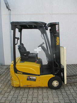 Electric - 3 wheels 2010  Yale ERP15VT SWB (3)