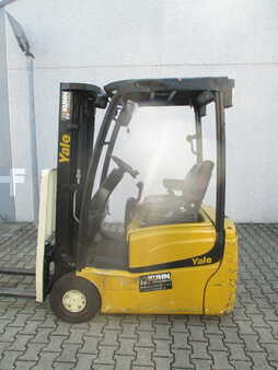 Electric - 3 wheels 2010  Yale ERP15VT SWB (4)