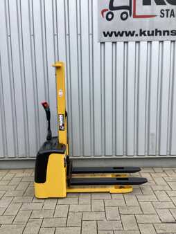 Pallet Stackers  Yale MSC10 (3) 