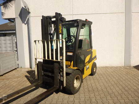 Wózki gazowe 2017  Yale GLP35VX (1)