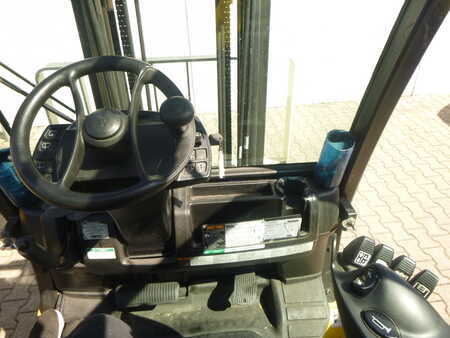 Treibgasstapler 2017  Yale GLP25VX (7)