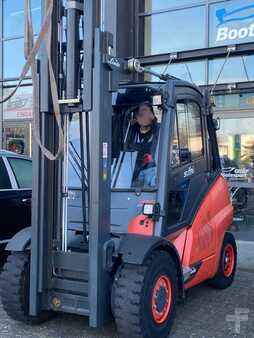 Empilhador a gás 2014  Linde H50T (2)