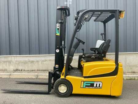 Electric - 4 wheels 2013  Yale ERP16VT SWB (1)