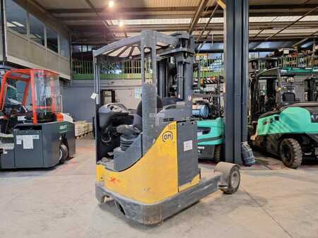 Carrelli retrattili 2010  OM XRS20AC (9)