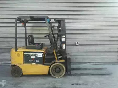Chariots électriques à 4 roues 2005  CAT Lift Trucks EP25K-PAC (19)