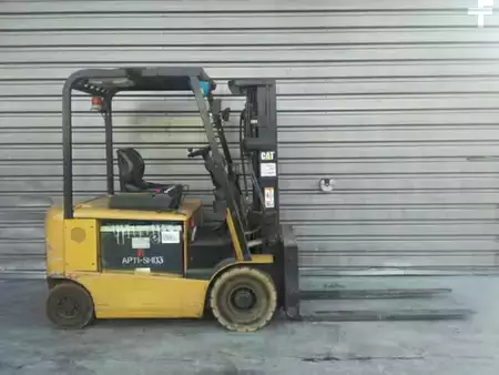 Chariots électriques à 4 roues 2005  CAT Lift Trucks EP25K-PAC (20)
