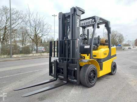LPG Forklifts 2012  Yale GLP40 VX (1)