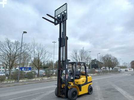 LPG Forklifts 2012  Yale GLP40 VX (3)