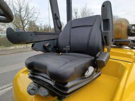 LPG Forklifts 2012  Yale GLP40 VX (7)