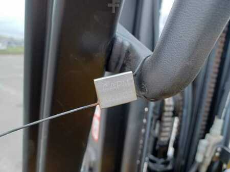 LPG Forklifts 2012  Yale GLP40 VX (9)