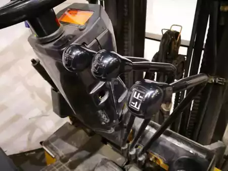 Electric - 4 wheels 2006  CAT Lift Trucks EC25N (17)