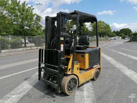 Chariots électriques à 4 roues 2006  CAT Lift Trucks EC25N (1)