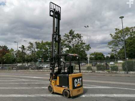 Chariots électriques à 4 roues 2006  CAT Lift Trucks EC25N (3)