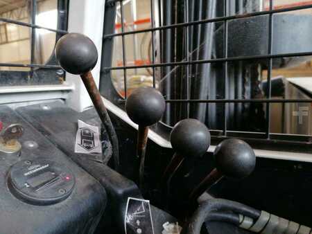 Four-way trucks 2002  Combilift ESA30 (6)