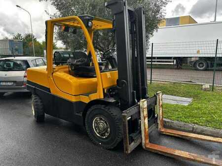 LPG Forklifts 2017  Yale GLP55VX-VALUE (3)