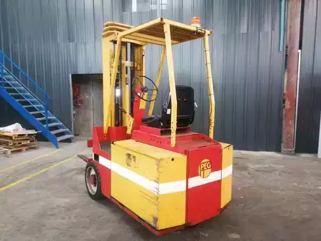 3-wiel elektrische heftrucks 1980  Peg F2050EB (17)