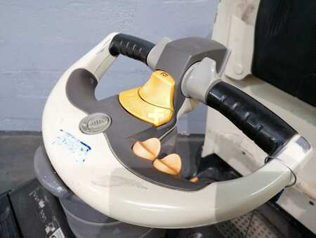 Stapelaars met staplatform 2014  Crown DT3040 (10)