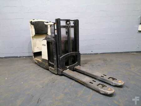 Stapelaars met staplatform 2014  Crown DT3040 (2)