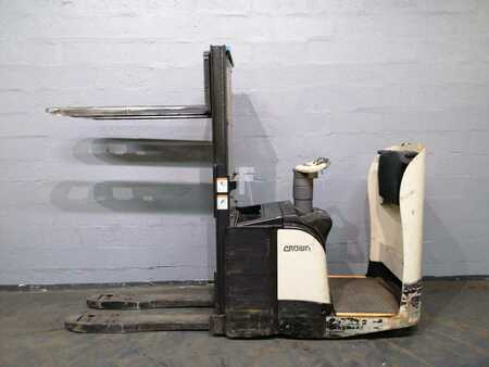 Stapelaars met staplatform 2014  Crown DT3040 (6)
