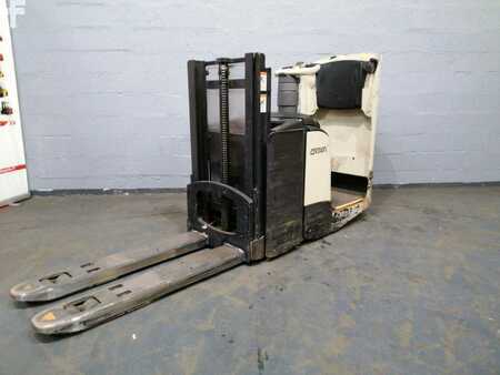 Stapelaars met staplatform 2014  Crown DT3040 (7)