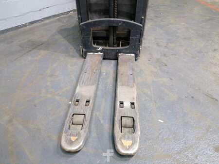 Stapelaars met staplatform 2014  Crown DT3040 (9)