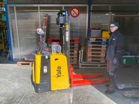 Pallet Stackers 2017  Yale MS12X (10)