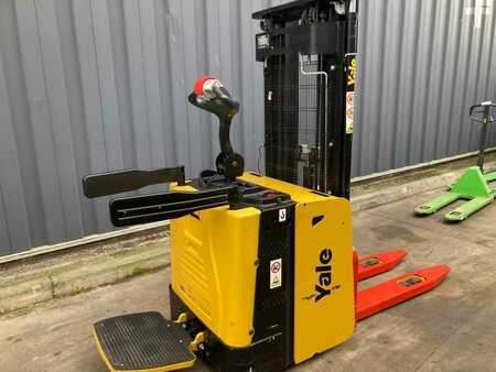 Pallet Stackers 2017  Yale MS12X (3)