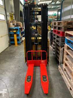 Pallet Stackers 2017  Yale MS12X (7)
