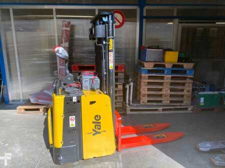 Pallet Stackers 2017  Yale MS12X (9)