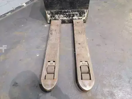 Transpalettes électriques 2010  CAT Lift Trucks NPP20M (16)