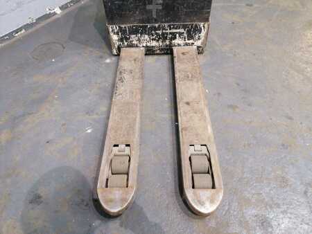 Transpallet elettrici 2010  CAT Lift Trucks NPP20M (8)