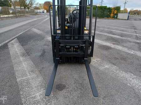 Electric - 3 wheels 2015  Yale ERP16VTMWB (10)