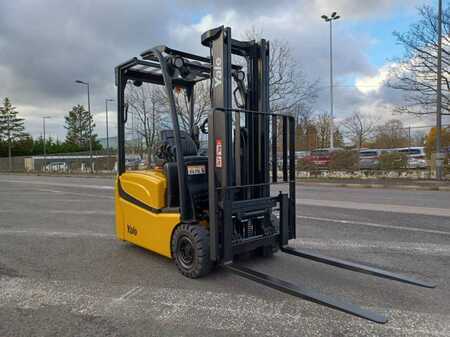 Electric - 3 wheels 2015  Yale ERP16VTMWB (2)