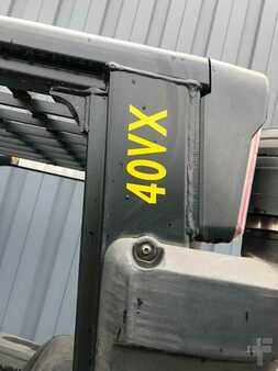 LPG Forklifts 2012  Yale GLP40VX (1)