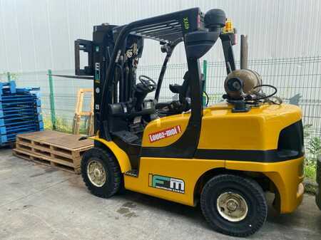 LPG Forklifts 2012  Yale GLP40VX (2)
