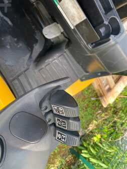 LPG Forklifts 2012  Yale GLP40VX (6)