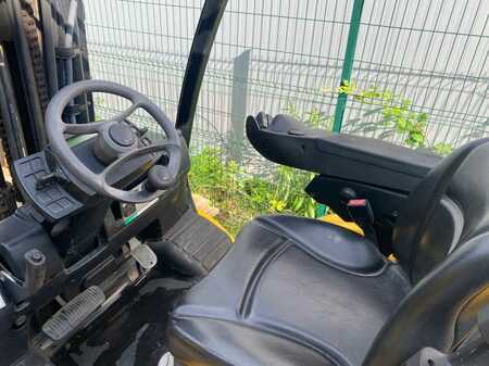 LPG Forklifts 2012  Yale GLP40VX (8)