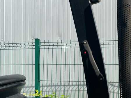 LPG Forklifts 2012  Yale GLP40VX (9)