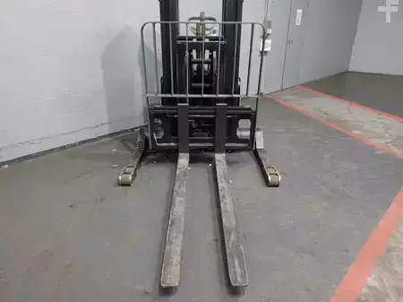 Pallet Stackers 2013  Crown SHR5540-1.6 (17)