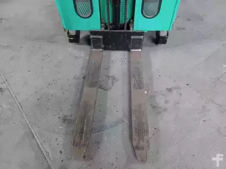 Vertical order pickers 2006  Mitsubishi OPBH08K (13)
