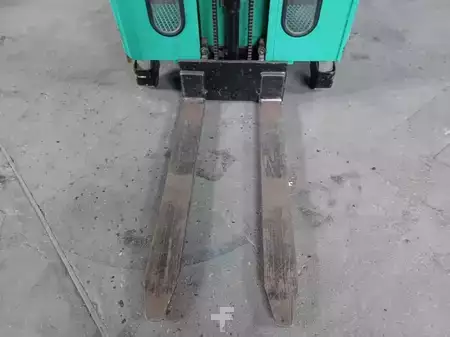 Vertical order pickers 2006  Mitsubishi OPBH08K (18)