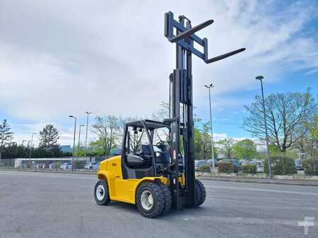 Diesel Forklifts 2016  Yale GDP70VX (8)