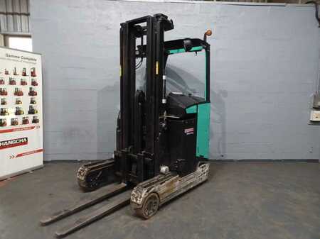 Carretilla retráctil 2010  CAT Lift Trucks NR16N (2)