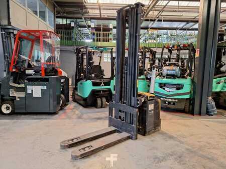 Pallet Stackers 2011  Mitsubishi SBP16N2I (2)