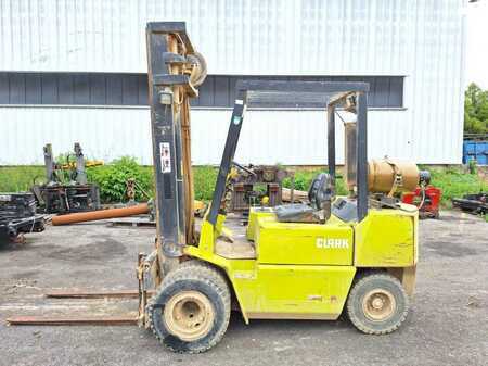 Carrelli elevatori GPL 1992  Clark GPM30 (3)